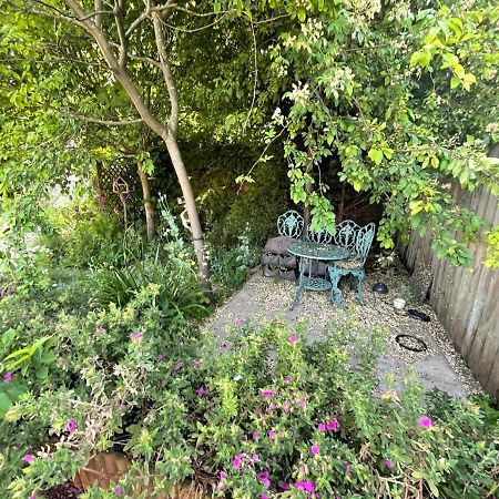 Large 4 Bedroom Home With Garden And Free Parking CBG Exterior foto