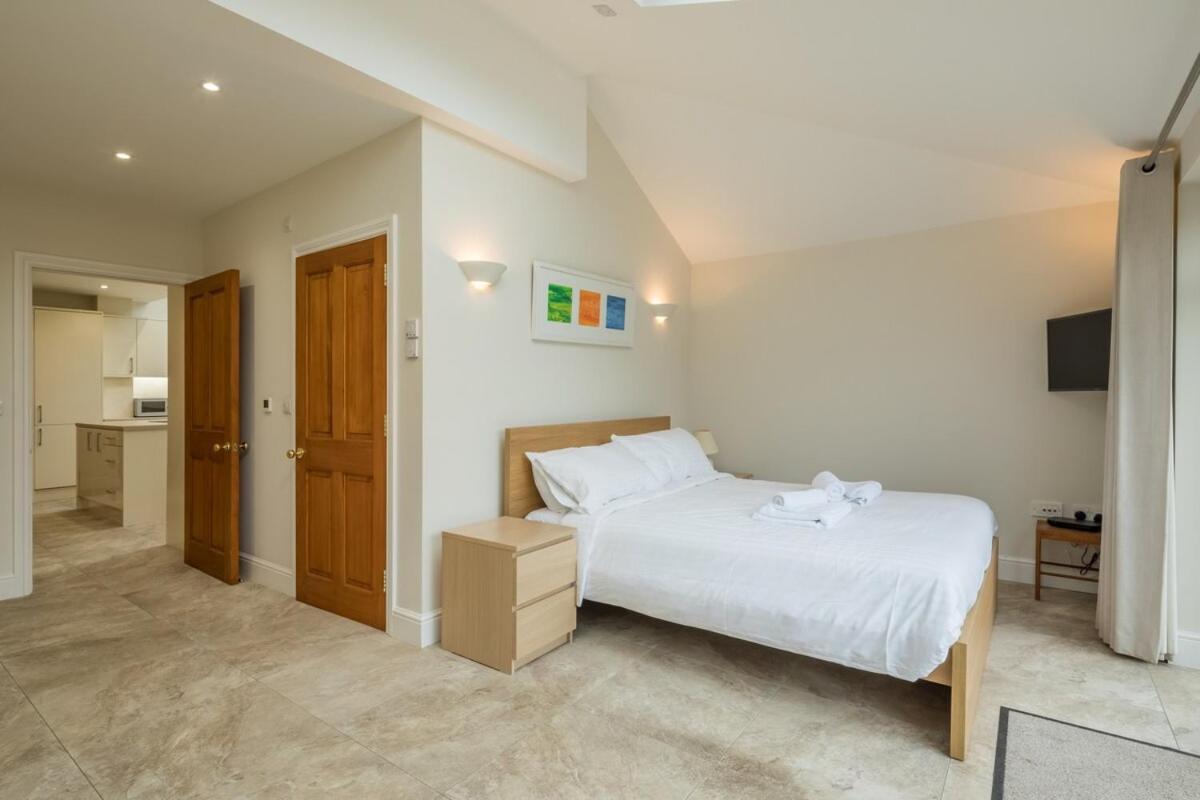 Large 4 Bedroom Home With Garden And Free Parking CBG Exterior foto