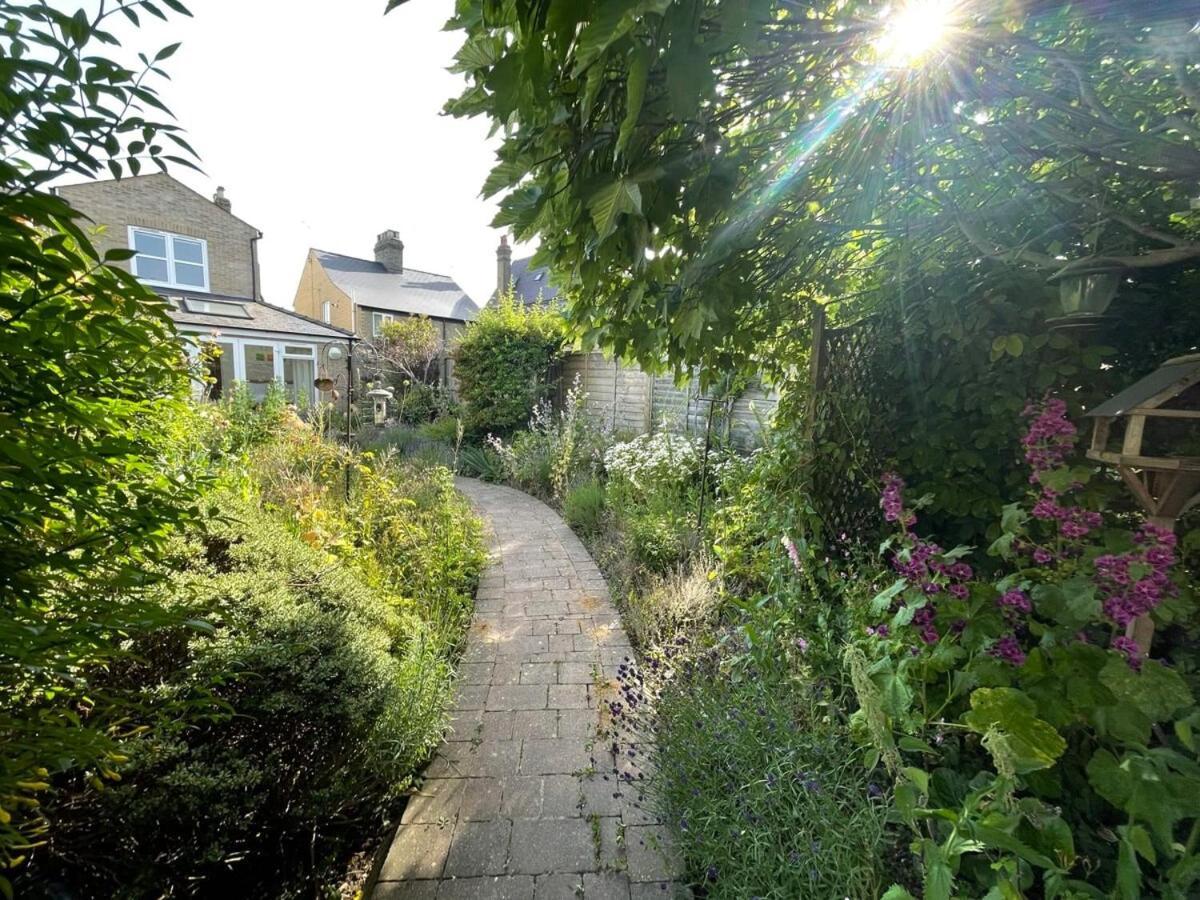 Large 4 Bedroom Home With Garden And Free Parking CBG Exterior foto