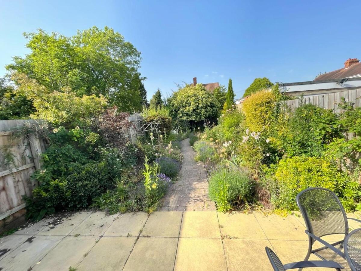 Large 4 Bedroom Home With Garden And Free Parking CBG Exterior foto