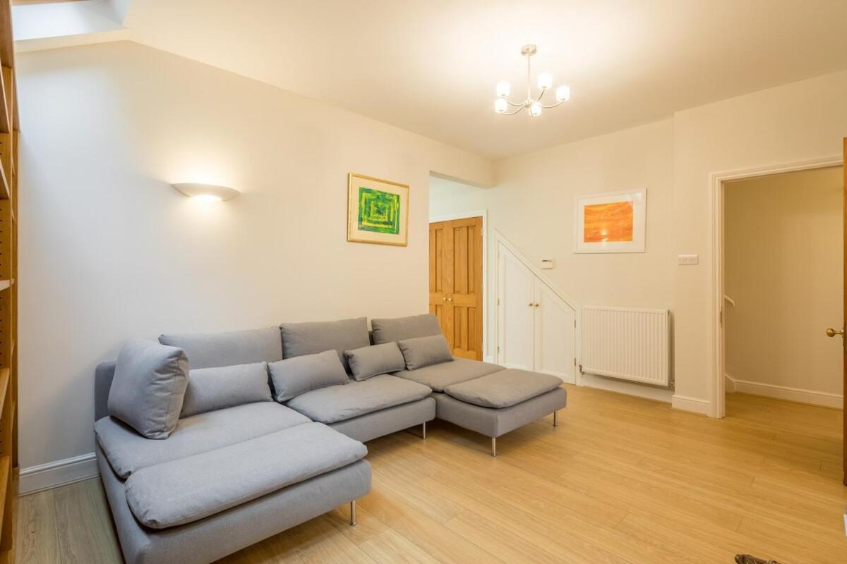 Large 4 Bedroom Home With Garden And Free Parking CBG Exterior foto