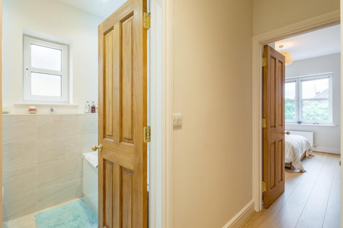 Large 4 Bedroom Home With Garden And Free Parking CBG Exterior foto
