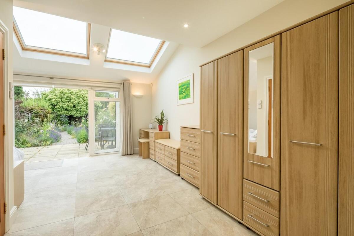 Large 4 Bedroom Home With Garden And Free Parking CBG Exterior foto