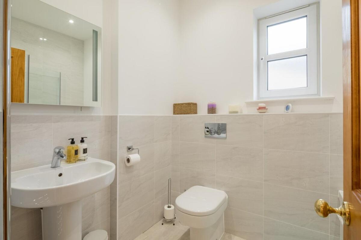 Large 4 Bedroom Home With Garden And Free Parking CBG Exterior foto
