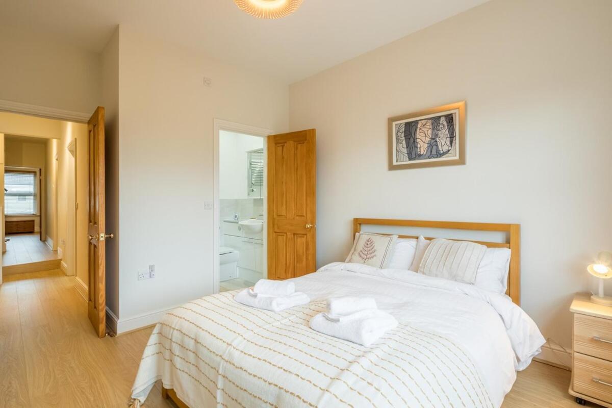 Large 4 Bedroom Home With Garden And Free Parking CBG Exterior foto