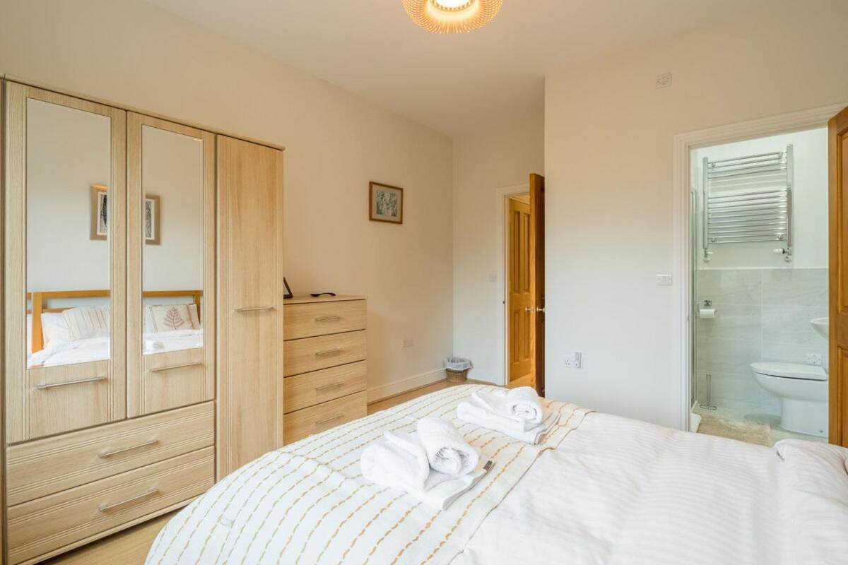 Large 4 Bedroom Home With Garden And Free Parking CBG Exterior foto